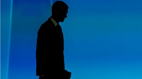 Sánchez da plantón a los Reyes en el Cervantes para evitar abucheos