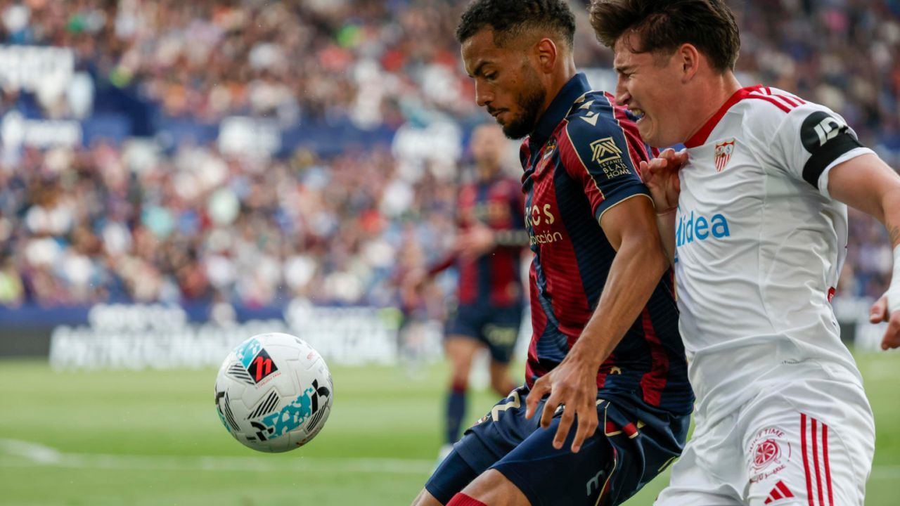 LaLiga. El Levante empuja al Sevilla al borde del abismo