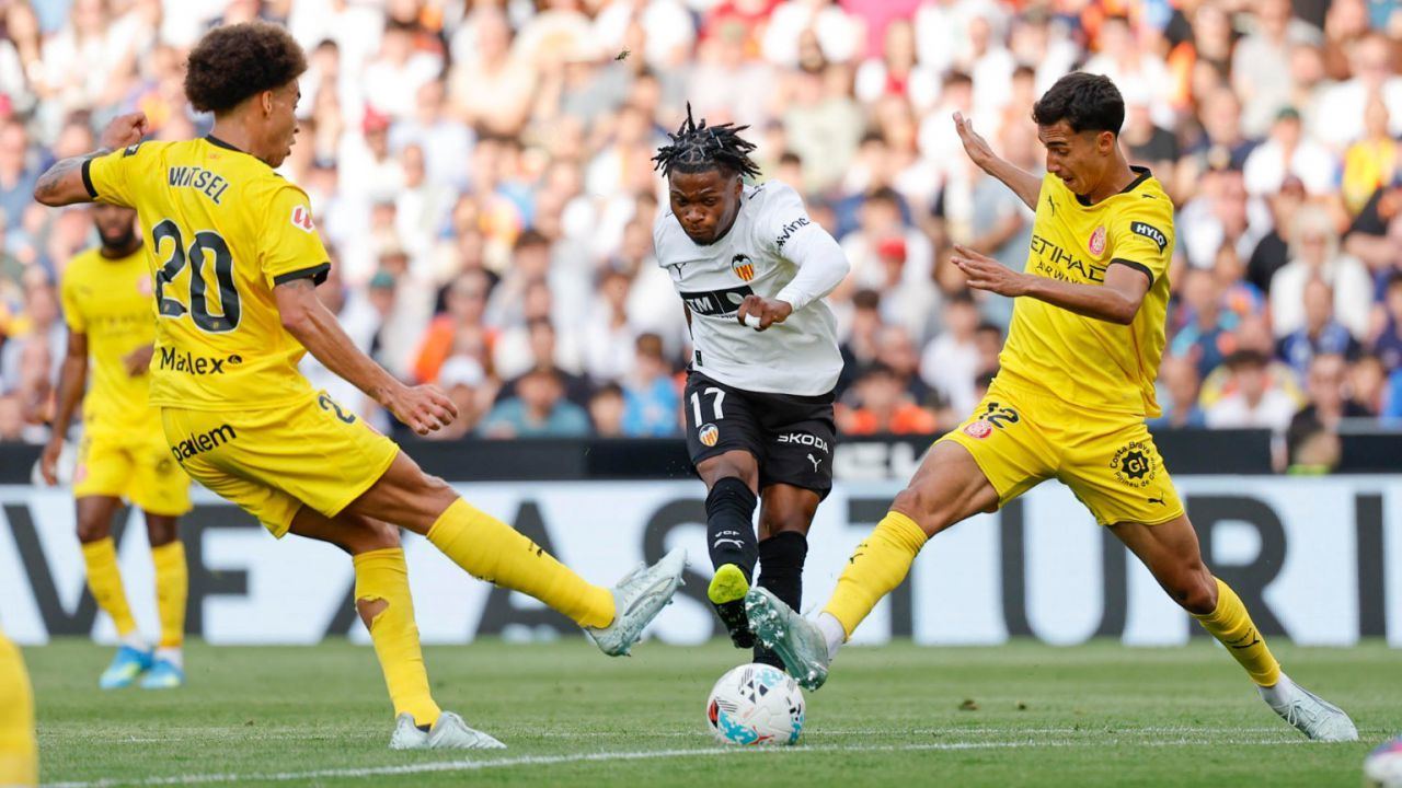 LaLiga. El Valencia tumba al Girona en Mestalla y toma oxígeno