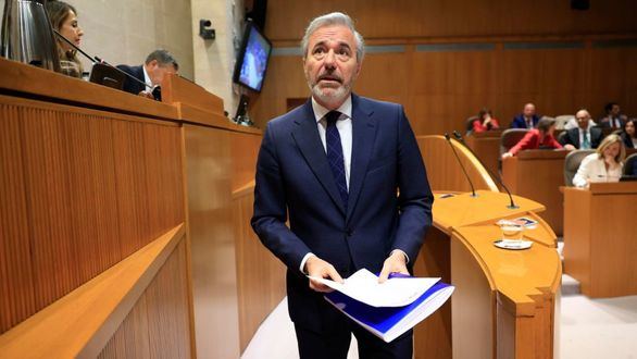 Azcón, investido como presidente de Aragón con el apoyo de Vox