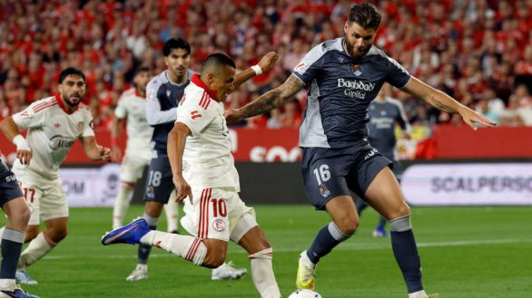 LaLiga. Un gol del chileno Alexis saca al Sevilla de los puestos de descenso