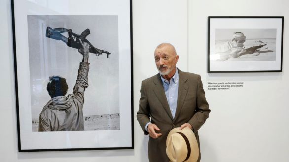Reverte publica su biografía de guerra: "Hoy no queremos mirar ni que nos cuenten la verdad"