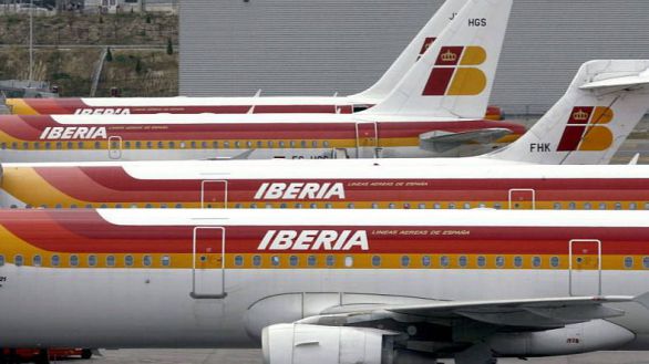 Iberia asegura que no contempla cancelaciones de vuelos este verano en plena crisis del combustible