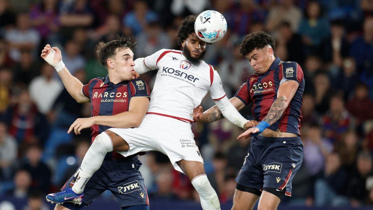 LaLiga. El Levante tumba al Osasuna en el descuento para soñar con la salvación