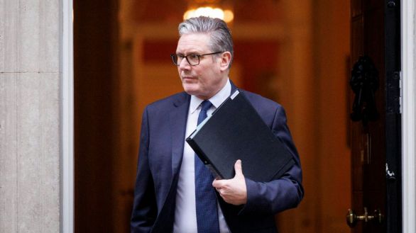 Más de 50 diputados laboristas piden públicamente la dimisión de Starmer