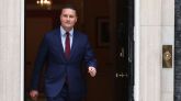 El ministro de Sanidad británico dimite y despeja el camino para disputar el liderazgo a Starmer