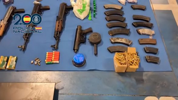 Rifles de asalto y granadas: así custodian ahora los narcos sus alijos en España