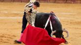 El diestro Roca Rey con su primer toro durante el segundo festejo de la Feria del Caballo de Jerez.