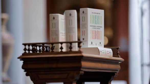 La RAE presenta su primer diccionario de sinónimos, antónimos y voces afines