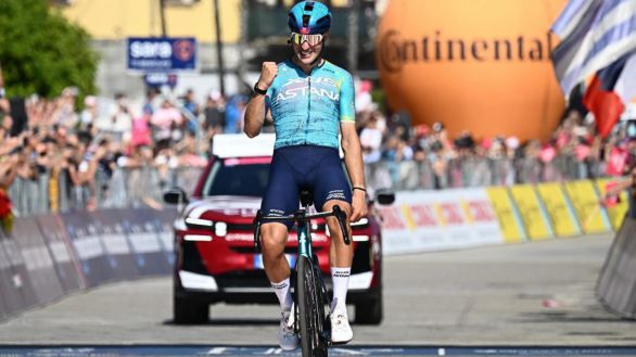 Giro Italia. Bettiol logra una gran victoria en Verbania