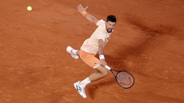 Roland Garros. Djokovic remonta a Perricard y avanza a segunda ronda