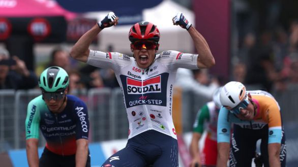 Giro Italia. El extraordinario Magnier se impone en una llegada explosiva
