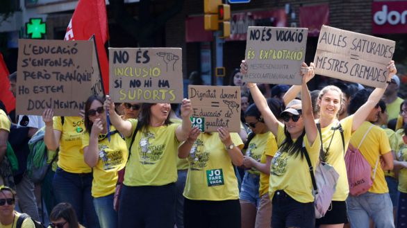 Cataluña acuerda con los sindicatos de docentes un aumento retributivo de 600 euros