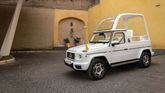 Del papamóvil made in Spain al Vaticano eléctrico: los coches que han llevado al Papa y el elegido para Madrid