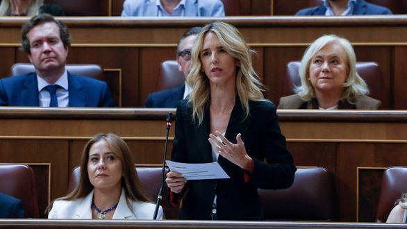 La bronca de Álvarez de Toledo a Bolaños: "Deje de invocar el nombre del Papa en vano"