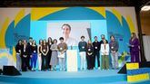 Finalistas y ganador del concurso en el marco del festival New European Bauhaus (NEB), con la comisaria europea de Medioambiente, Jessika Roswall, en Bruselas, Bélgica.