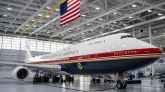 Trump desvela el nuevo Air Force One, un Boeing de lujo con los colores de la bandera