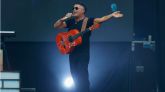 Un Alejandro Sanz emocionado agita en Madrid su bandera de las canciones para siempre