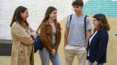 Sonia, Jana y Álex hablando con una de las técnicas del programa.