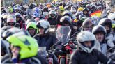 Nuevas normas de tráfico a partir del 1 de octubre: guantes para motociclistas y patinetes para mayores de 15 años