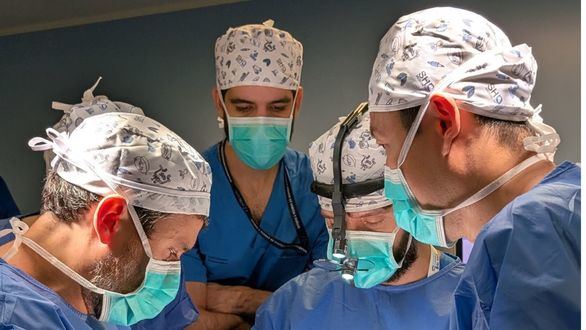 El Hospital Príncipe de Asturias, pionero en implantar una prótesis que permite recuperar la voz y la deglución