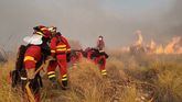 El operativo trabaja por tierra y aire para extinguir las llamas en Los Gallardos