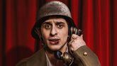Imagen promocional de la película '¿Es el enemigo?', en la que Óscar Lasarte da vida a Miguel Gila.