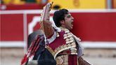 Siguen las orejas baratas en Pamplona, ahora de una voluminosa corrida de Miura