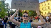 Miles de personas asisten a una manifestación celebrada este sábado en Leópolis (Ucrania) para pedir la dimisión del comandante del ejército, Oleksandr Sirski.