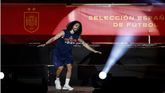 Marc Cucurella cumple su promesa y se tatúa a Luis de la Fuente tras ganar el Mundial
