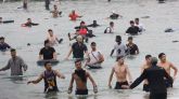 Inmigrantes continúan llegando a nado a Ceuta este viernes