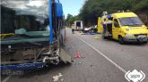 Seis heridos al chocar un autobús con un coche en Asturias