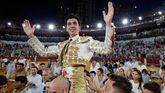 Puerta grande para Marco Pérez en su debut en Málaga y dos orejas para El Fandi
