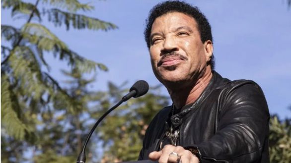 Lionel Richie ingresa en cuidados intensivos para someterse a pruebas médicas