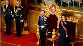 El rey Haakon VIII jura la Constitución ante el Parlamento noruego