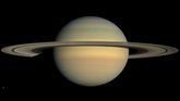 Descubren una estructura en forma de decágono en las nubes de Saturno