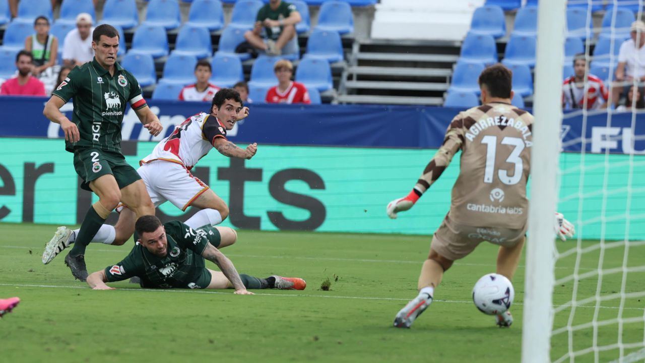 LaLiga. El Rayo sobrevive a su exilio con una remontada sensacional