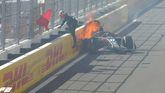 GP España. Crónica del histórico primer día: los pilotos vencen a los muros y un incendio aparatoso