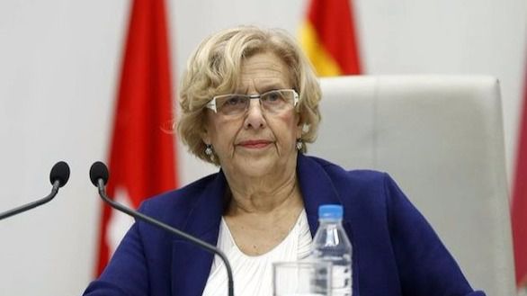 Trasladan al hospital a Manuela Carmena tras una indisposición en el pleno