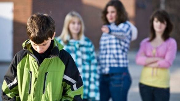 ¿Acoso escolar? Si lo ves o lo sufres, llama gratis y sin dejar rastro al 900 018 018