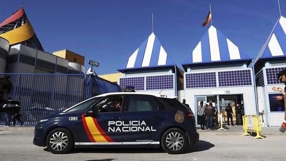 Dos internos del CIE de Aluche se fugan la víspera de su deportación