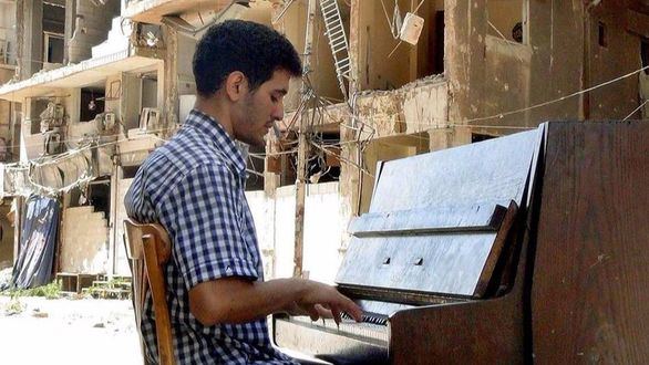 La lucha del pianista sirio Aeham Ahmad ha llegado a Barcelona