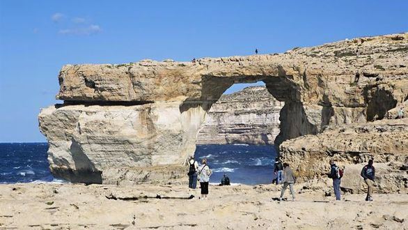 Un temporal 'se traga' la Ventana Azul de Malta, que se queda en un recuerdo
