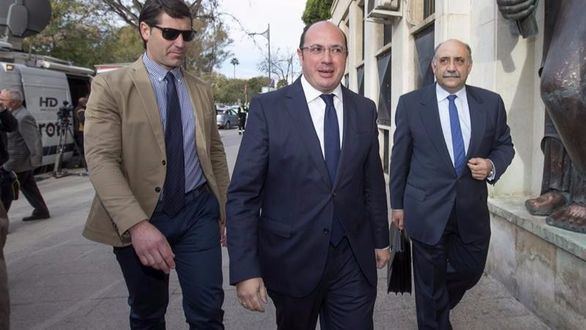 El PP busca un sustituto interino para Sánchez en Murcia