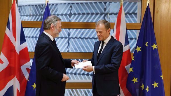 Reino Unido formaliza el brexit ante Bruselas