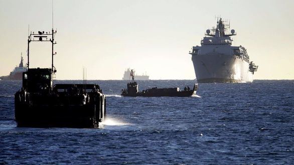 Howard pide a May que mande las tropas a Gibraltar y España contesta que 