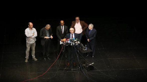 Eta entrega a la Policía francesa la localización de ocho de sus depósitos de armas