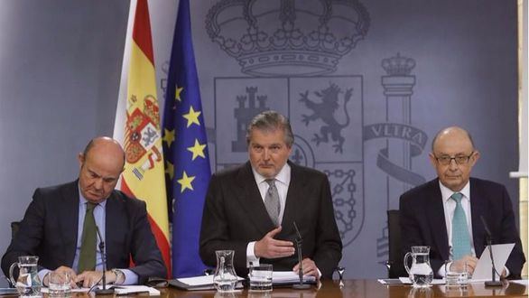 El Gobierno saca pecho con la Economía en plena tormenta política