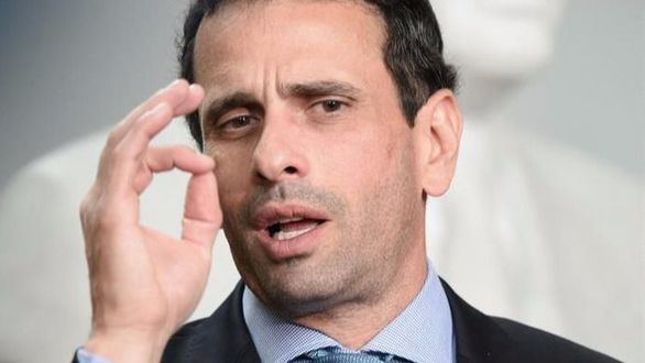 Capriles, víctima de la violencia policial