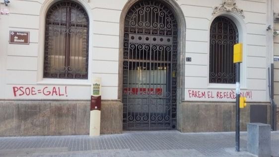 Pintadas contra el PSC de Lérida tras su 